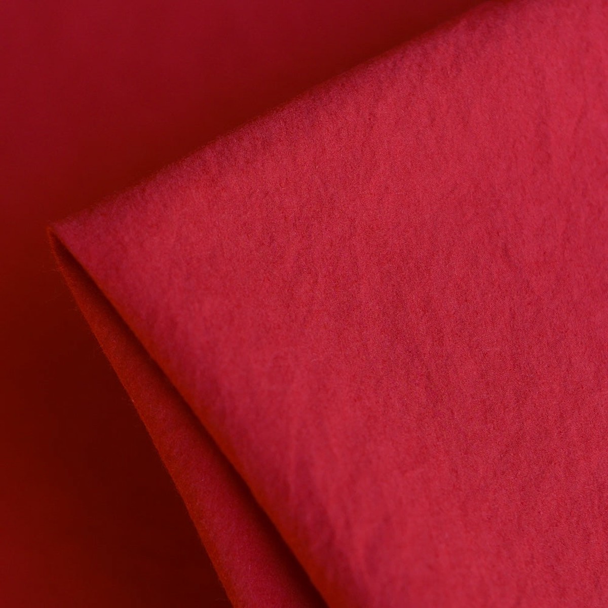 Akira Poplin Red - Typewriter Cotton - Washer Finish