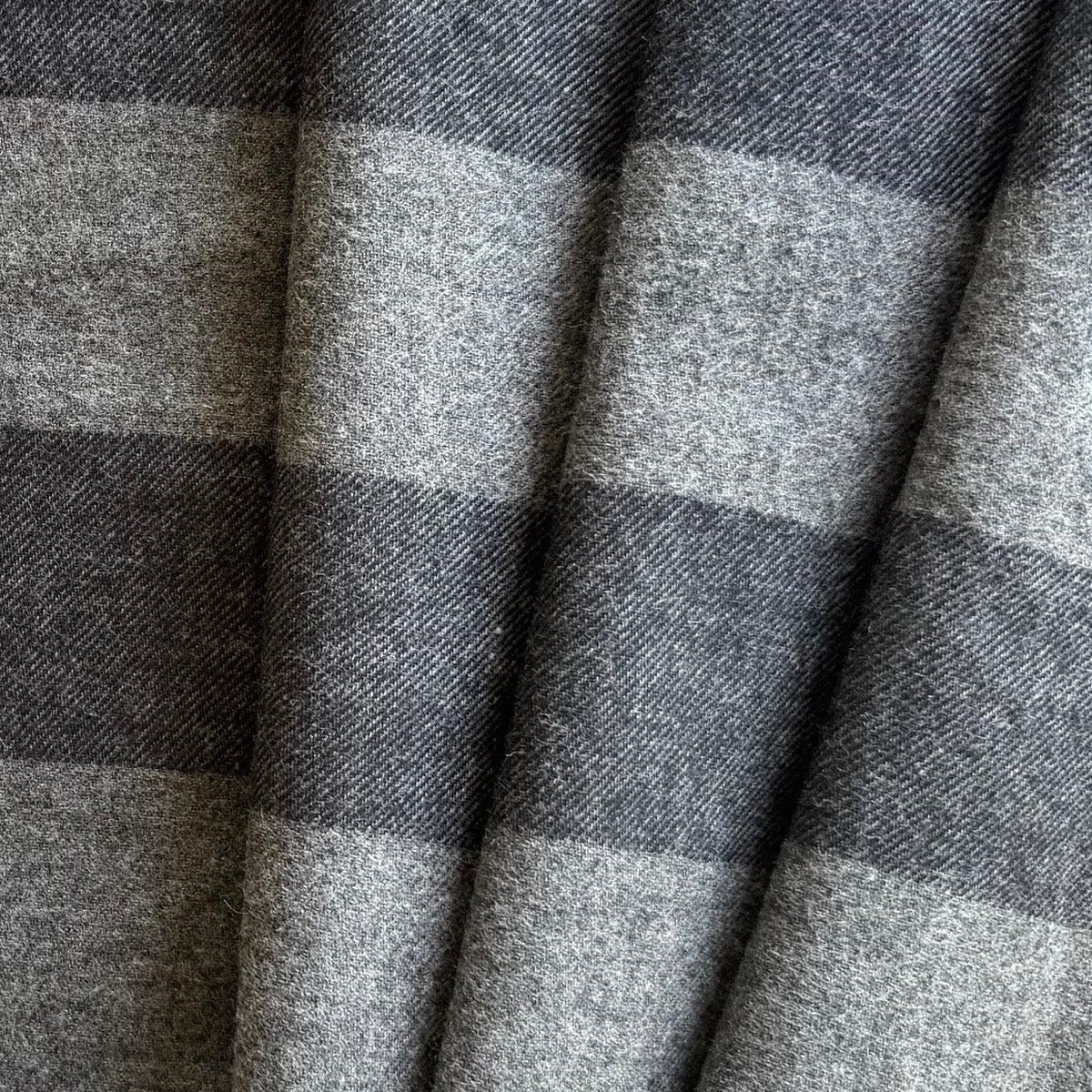 Lighter-Weight Fog & Charcoal Striped Lightly Brushed Cotton Flannel Shirting (Made in Japan)