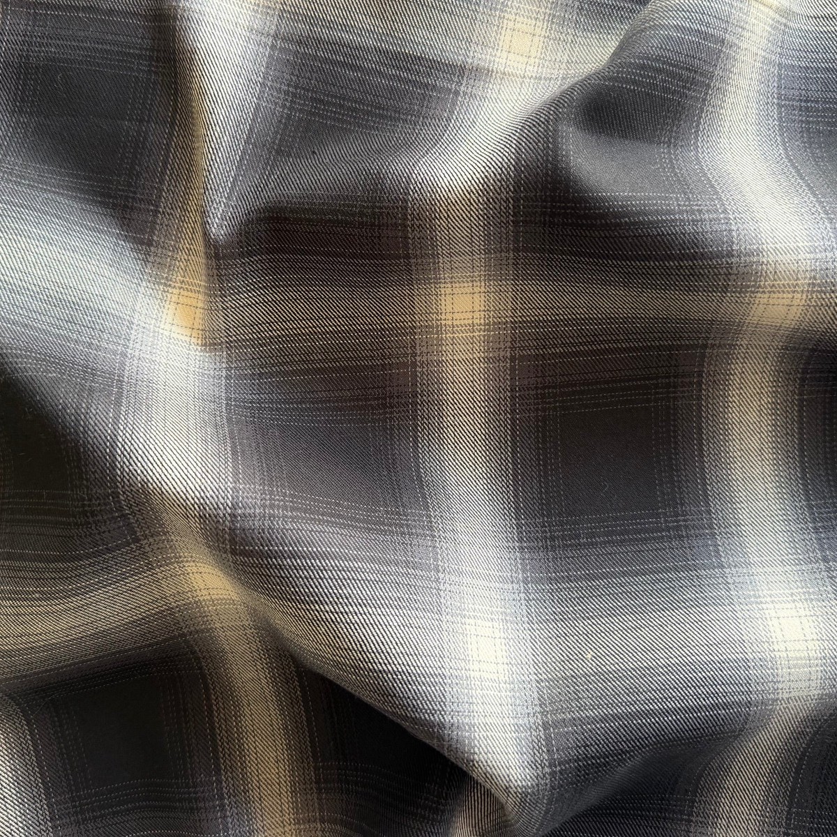 Lighter-Weight Onyx Shadow Plaid Lightly Brushed Cotton Flannel Shirting (Made in Japan)