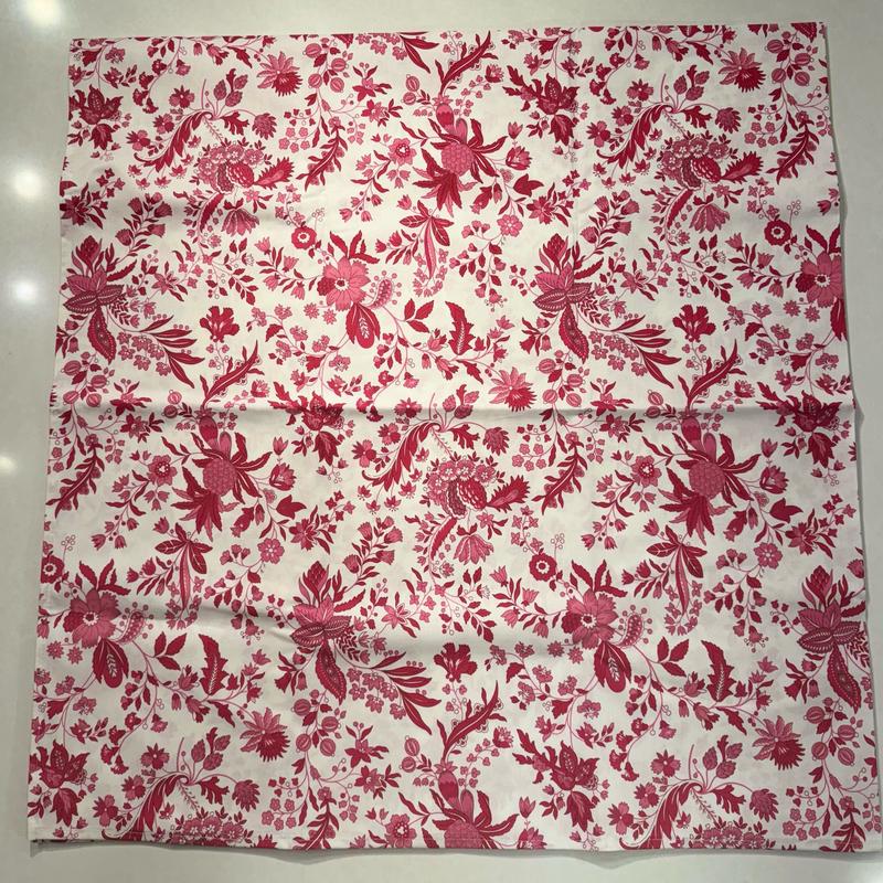 Le Cluny- Versailles White & Red Tablecloth (58" Square)