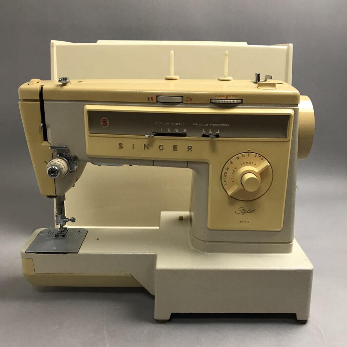 Vintage Singer Stylist 533 Sewing Machine w/Foot Pedal & Case (Tested)
