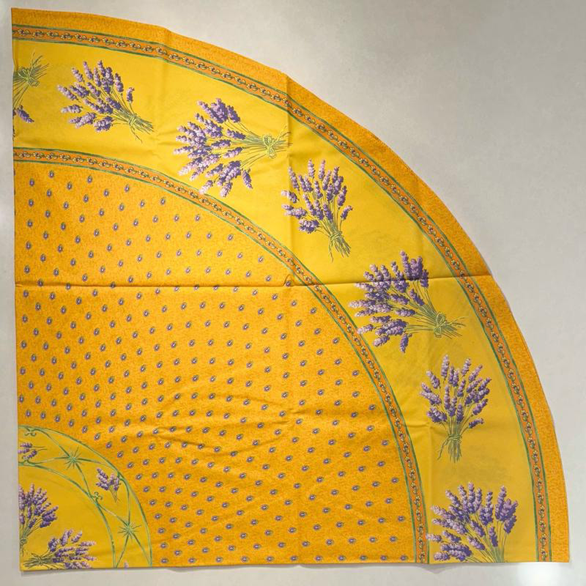 Le Cluny- Provence Lavender Yellow Tablecloth (70 Round)