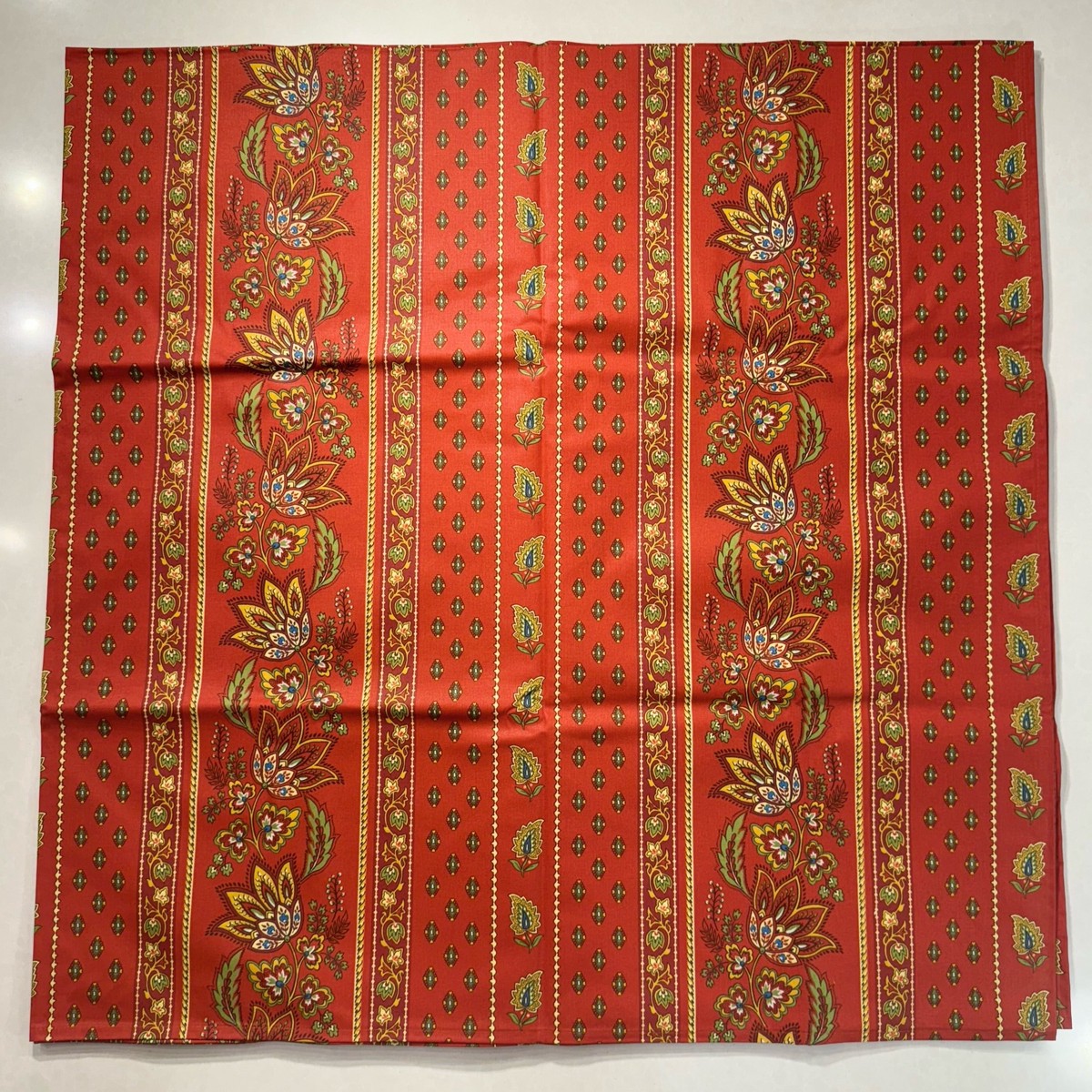 Le Cluny- Provence Lisa Red Tablecloth (58" Square)