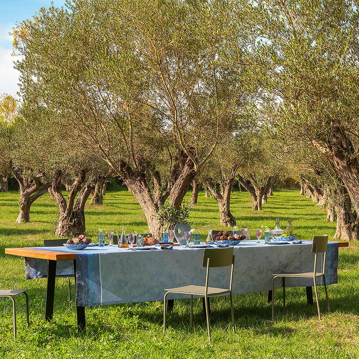 Le Jacquard Franais- Bucolique Blue Linen Tablecloth (69X126)