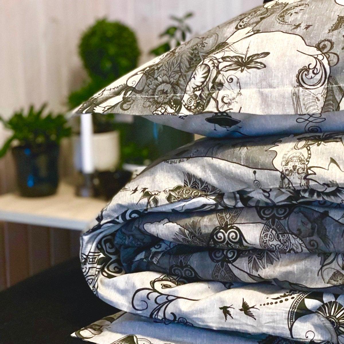 'Tattoo' bed set