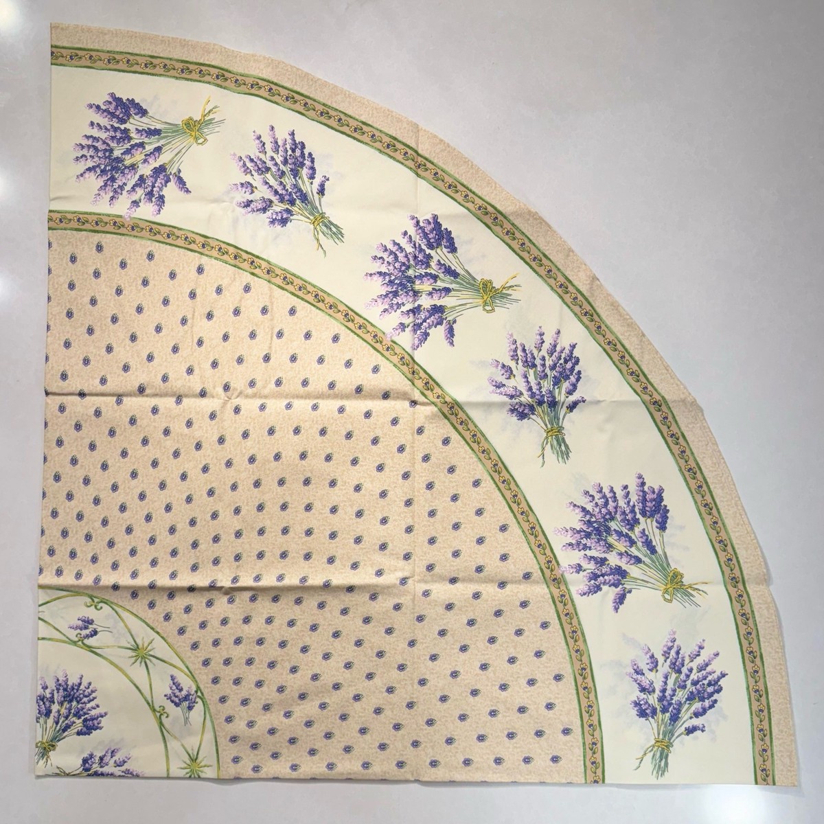 Le Cluny- Provence Lavender Creme Tablecloth (70 Round)