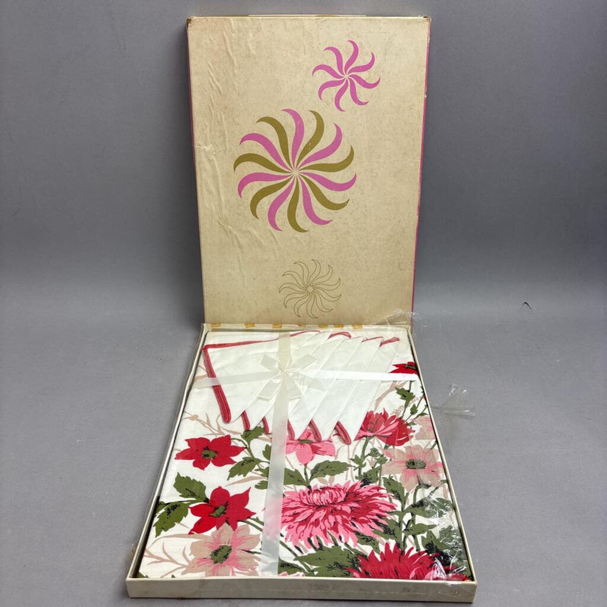 Vintage Simtex by Stevens Concerto Tablecloth Napkins Gift Set Box 1960s (52x52)