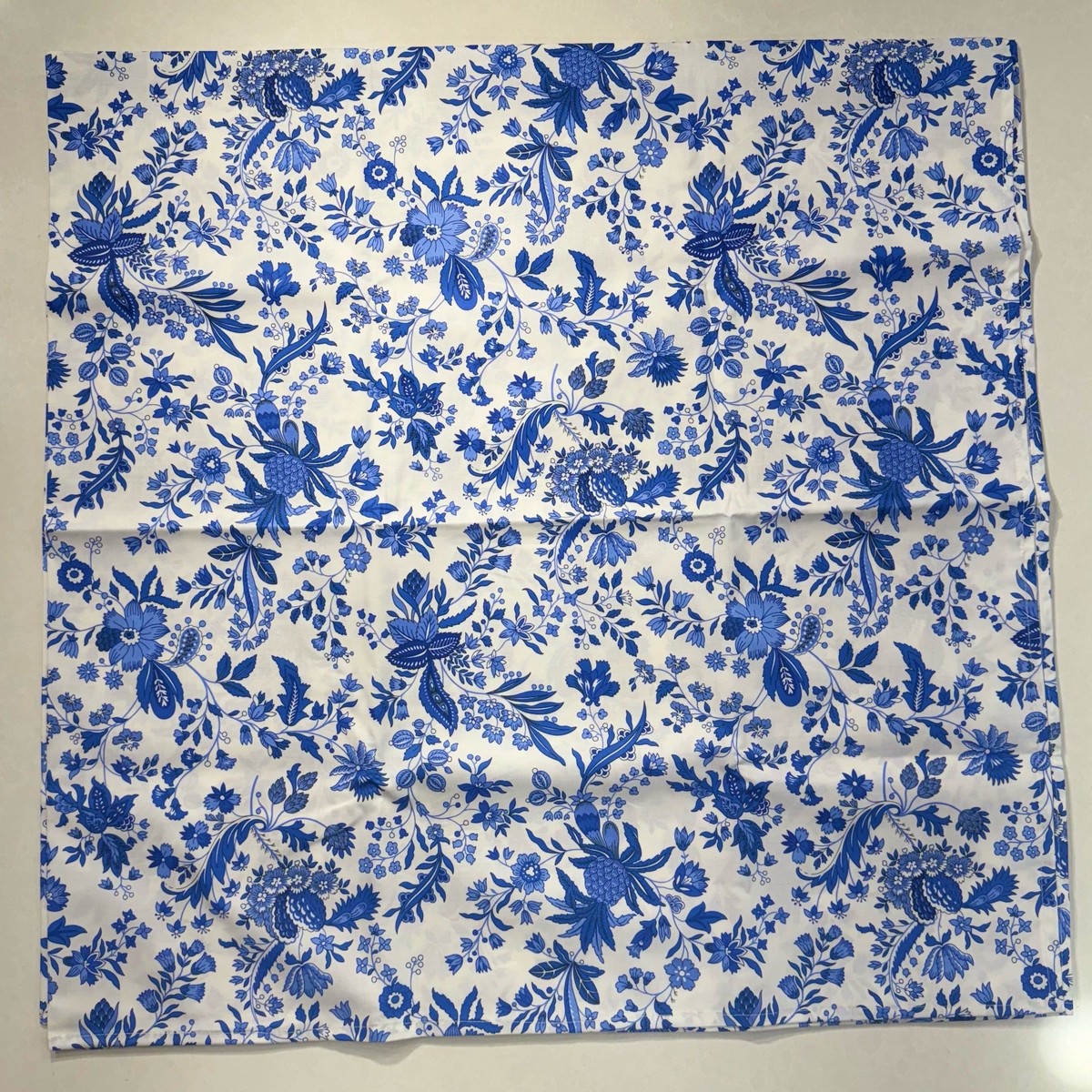 Le Cluny- Provence Versailles White Blue Tablecloth (60x 96)