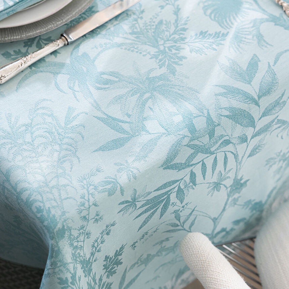 Le Jacquard Franais - Cotton Tablecloth (69" x 126") - Jardin D'eden Blue
