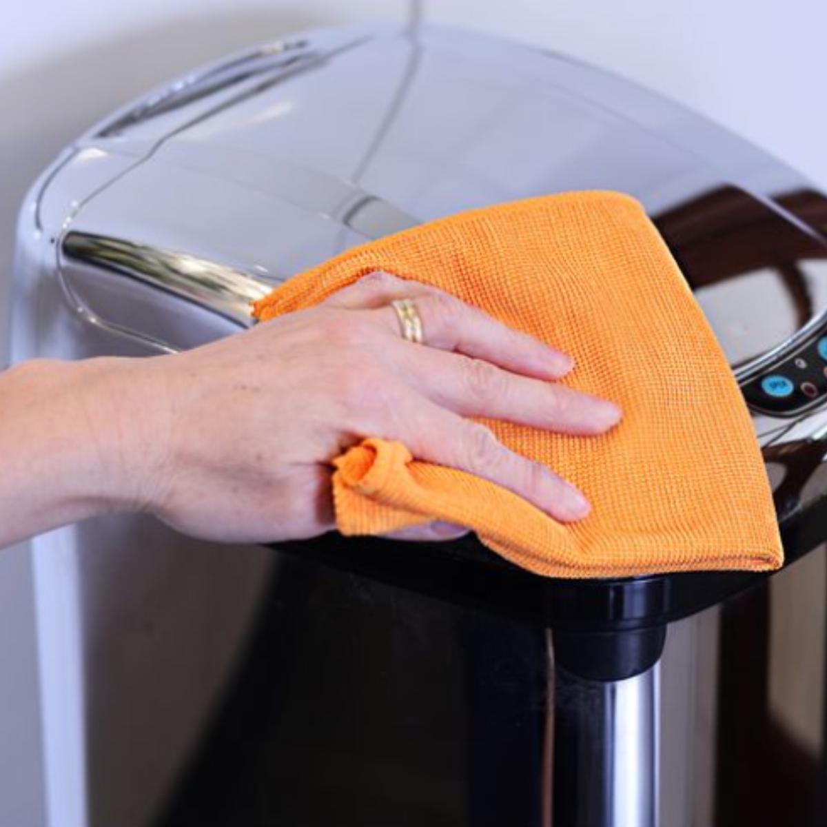 Orange cleaning wipe 35x30cm