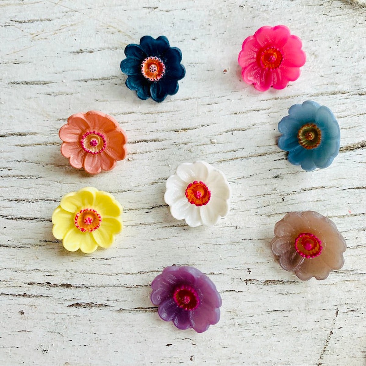 Retro Flower Button