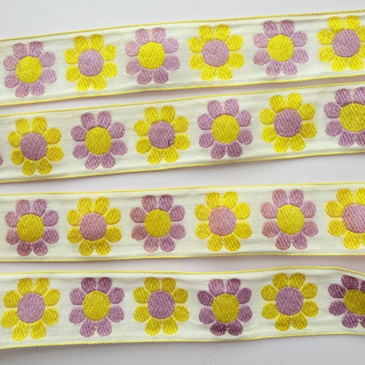 Vintage Retro Spring Daisies Ribbon