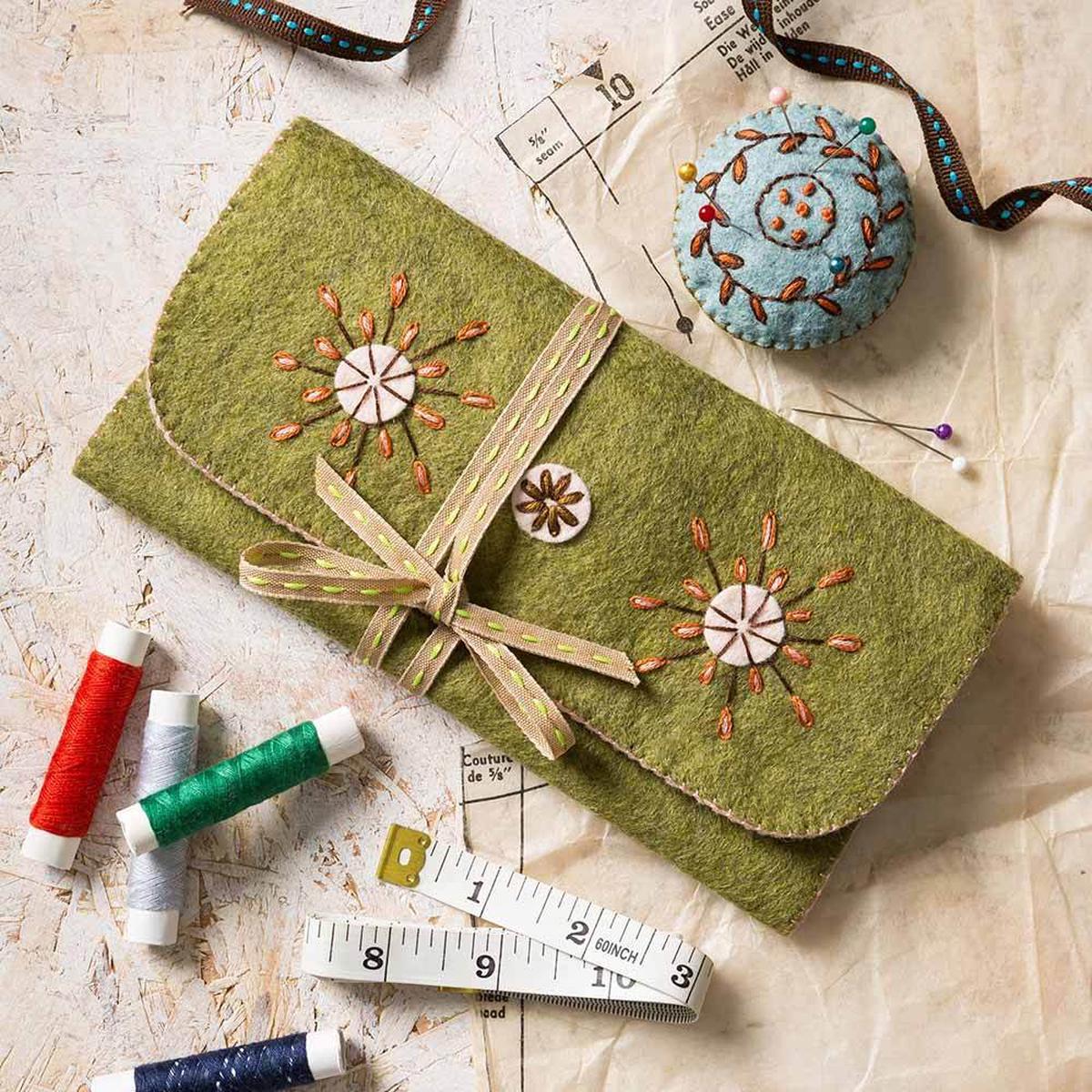 Sewing Roll Felt Craft Kit - Corinne Lapierre