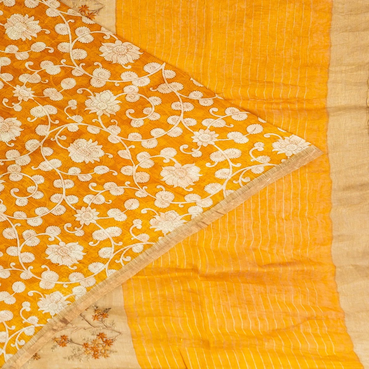 Linen Floral Printed Yellow Saree With Embroidery Pallu